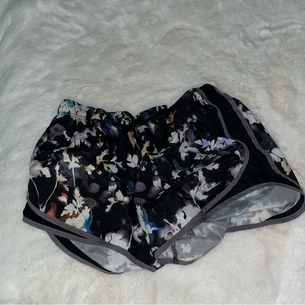 NAOT Nike Womens shorts large